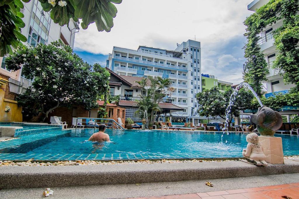 Sutus Court 3 Hotel Pattaya Exterior photo